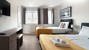 6 dormitoris, planxa i posts de planxar, wifi i roba de llit 