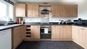 Frigorífic, microones, forn i placa de cuina 