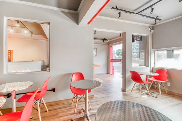 Lobby sitting area - Hotel Apiacás (Ribeirao Preto)