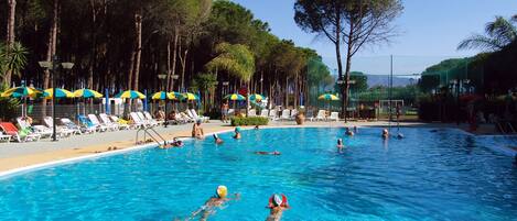 Seasonal outdoor pool