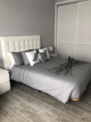 4 Schlafzimmer, BĂŒgeleisen/BĂŒgelbrett, WLAN, BettwĂ€sche