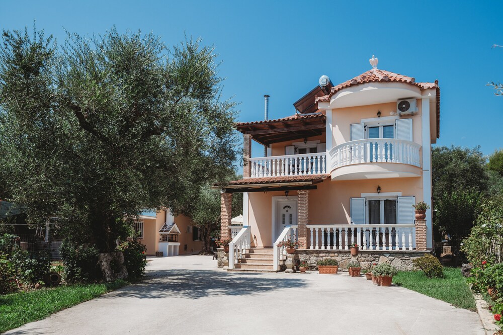 Villa 3 Bedroom Rosa