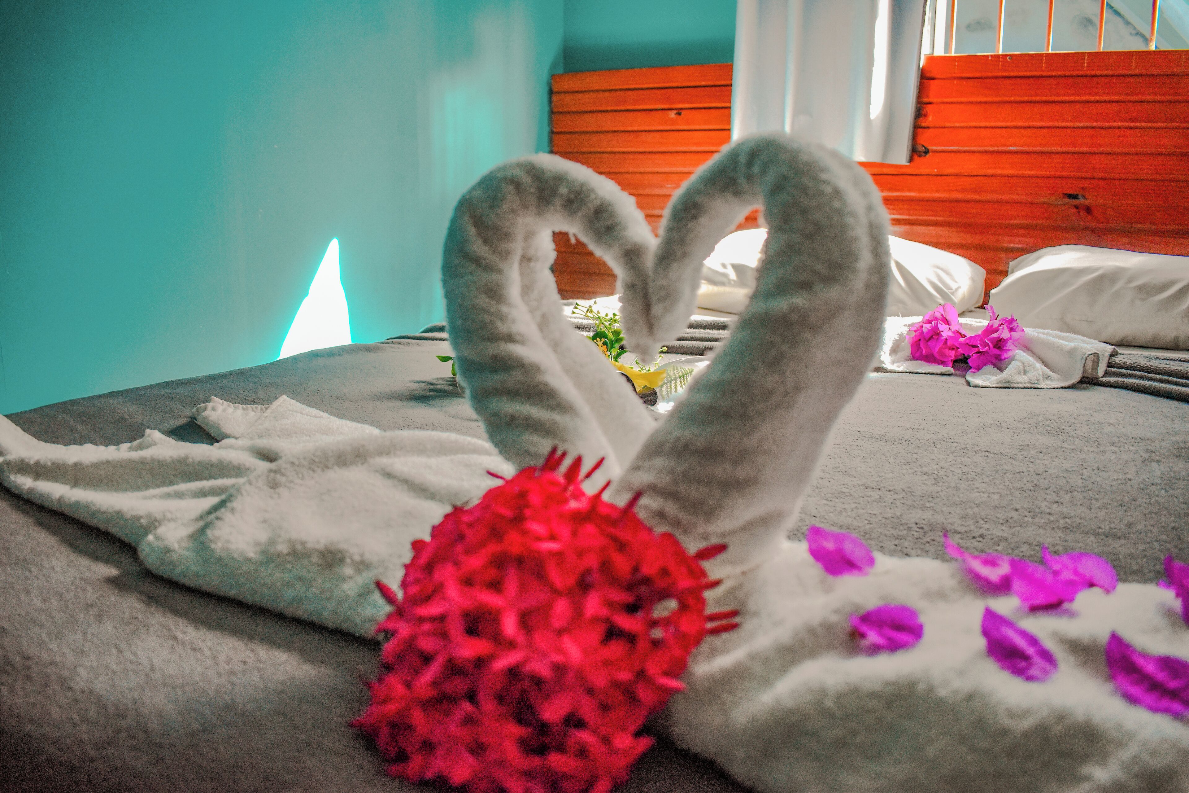 双人房 | 迷你吧、隔音、免费 WiFi、床单