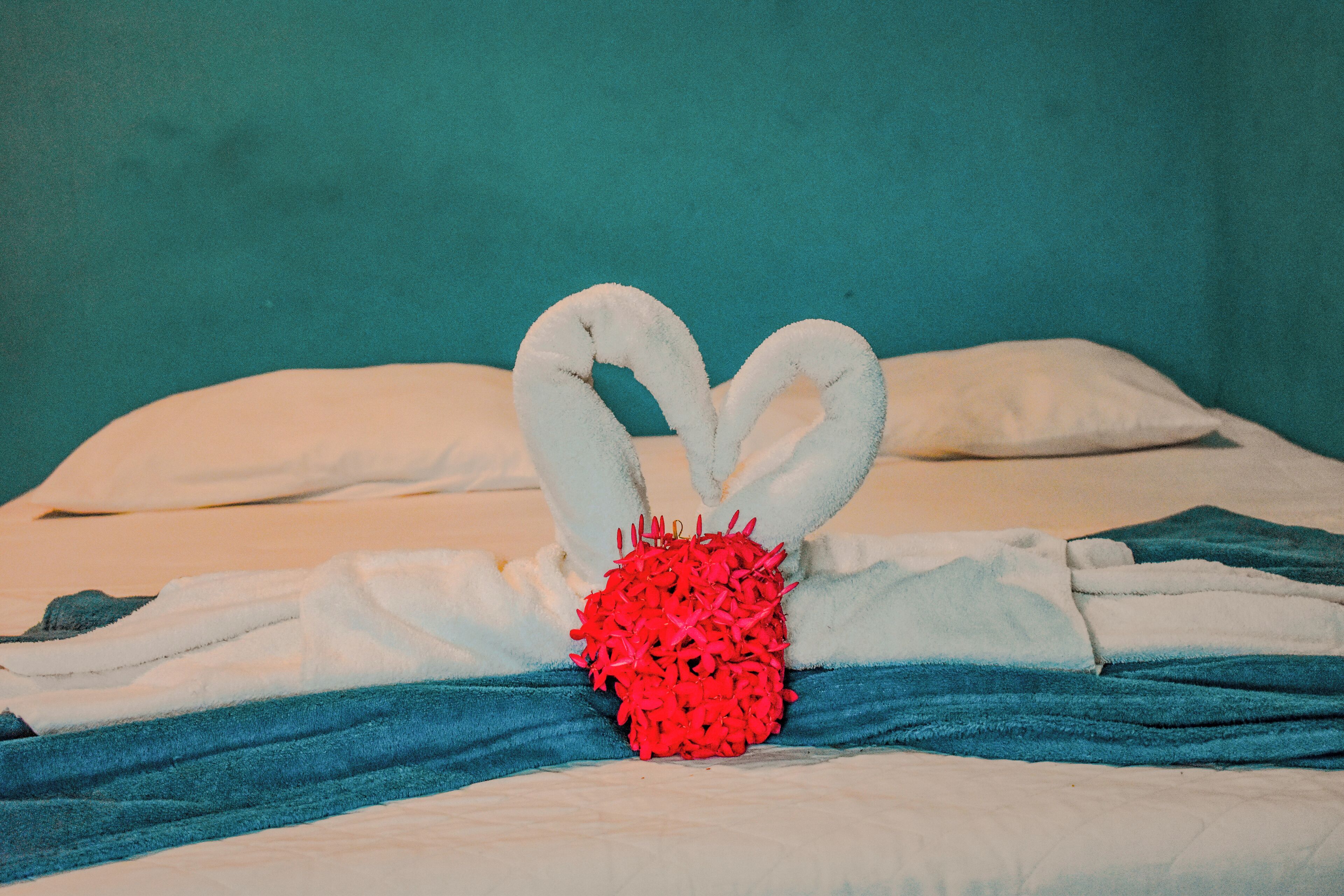 三人房 | 迷你吧、隔音、免费 WiFi、床单