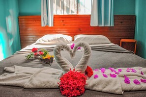 Minibar, sistema de insonorización, wifi gratis y ropa de cama 