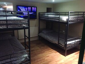 Basic Shared Dormitory, Mixed Dorm (4 beds) | Free WiFi, bed sheets - Bobby's Bunkhouse - Hostel (Edinburgh)