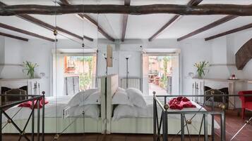 2 bedrooms, in-room safe, desk, iron/ironing board