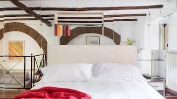 2 bedrooms, in-room safe, desk, iron/ironing board