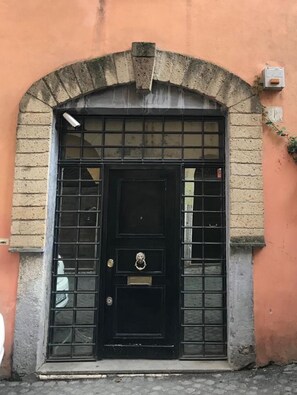 تفاصيل الفندق من الخارج