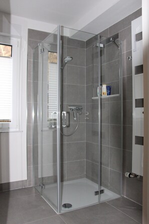 Apartment 2 | Bathroom - Ferienwohnung Ortsmitte-Willingen (Willingen)