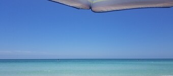 Beach Cottage A pochi passi dalla spiaggia privata con piscina riscaldata, biciclette / attrezzatura da spiaggia inclusa!