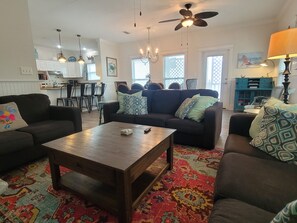 Smart TV, DVD player, books, video library - BEST Location on 30A, FREE Beach Setup/Gear on Private Beach & Heated Pool! (Santa Rosa Beach)