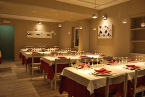 Lunsj og middag serveres