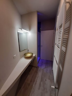 Double Room (Turchese) | Bathroom sink - L'Angoletto in Selci (Selci)