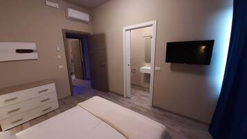 Double Room (Turchese) | In-room safe, individually decorated, desk, free WiFi