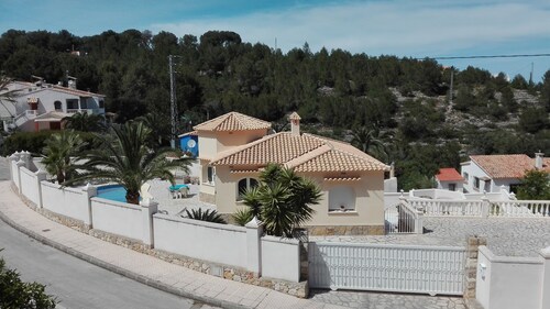 Maison de vacances construite avec amour à DENIA avec vue sur la mer et la montagne