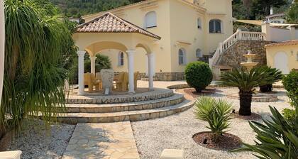 Casa Eminando de DENIA, a vacation villa in a top location with mountain and sea views