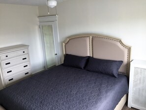 5 habitaciones, tabla de planchar con plancha y cuna de viaje 