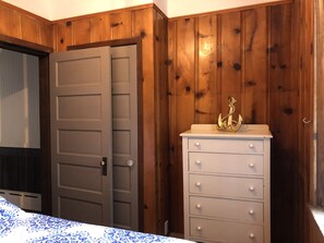 5 bedrooms, iron/ironing board, travel cot, free WiFi - Atlantic City Beach Retreat, Casino Fun, & 5-Min Walk to the Beach (Atlantic City)