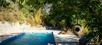 Architect-designed house in Ménerbes with private pool for 6 people