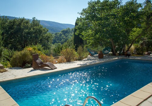 Architect-designed house in Ménerbes with private pool for 6 people