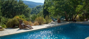 Architect-designed house in Ménerbes with private pool for 6 people