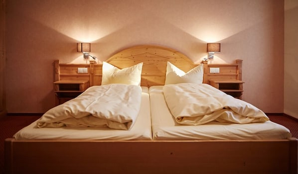 Hypo-allergenic bedding, desk, laptop workspace, blackout drapes - Metzgereigasthof Rebstock (Ettenheim)