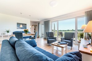 TV, peis, DVD-spiller og stereoanlegg