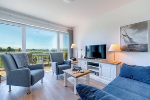 Fernseher, Kamin, DVD-Player, Stereoanlage