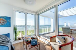 Fernseher, Kamin, DVD-Player, Stereoanlage