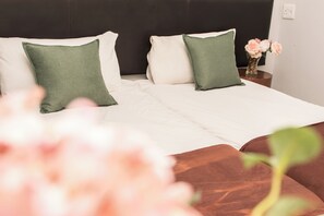 Eenvoudige eenpersoonskamer, 1 queensize bed | Een strijkplank/strijkijzer, gratis wifi, beddengoed