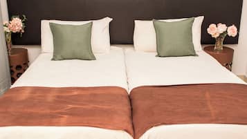 Basic Single Room, 1 Queen Bed | Iron/ironing board, free WiFi, bed sheets