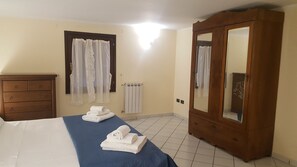 1 bedroom, desk, soundproofing, iron/ironing board - Palermo Laughing holiday home  (Palermo)