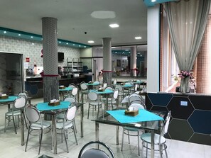 Tägliches inbegriffenes Frühstücksbuffet