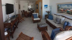 Living area - Beautiful fit, standing on the sand with spectacular sea views. Spotless (Bertioga)