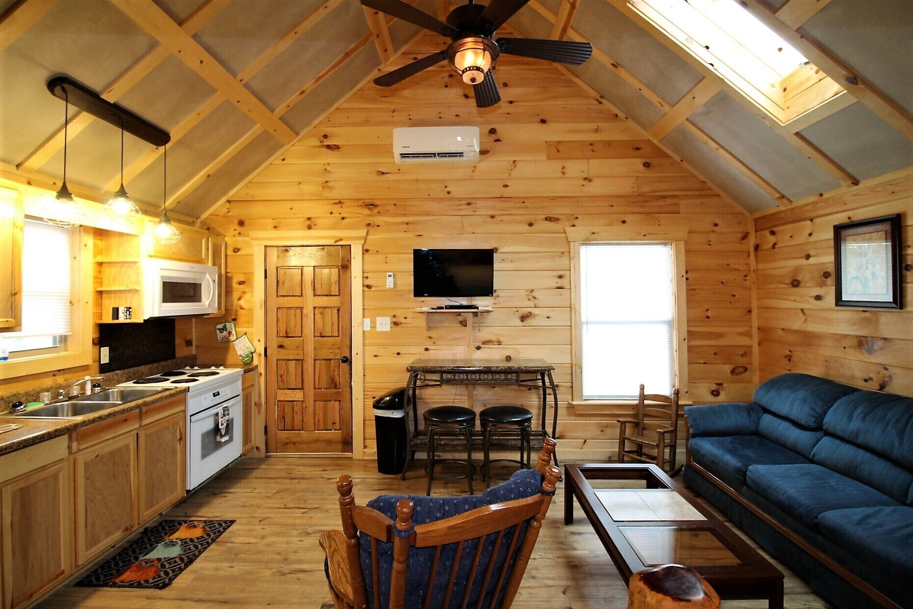 Beautiful Cabin Sleeps 5