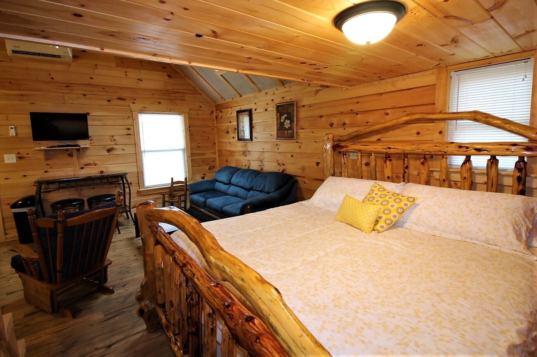 Beautiful Cabin Sleeps 5