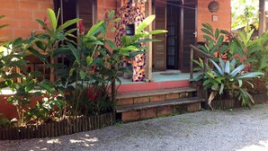 Courtyard view - Chales Ganesh (São Sebastião)