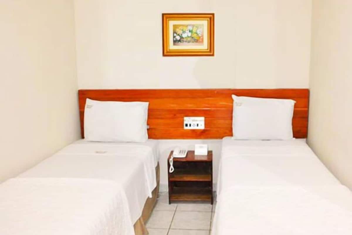 Minibar, cortinas blackout, wifi gratis y ropa de cama