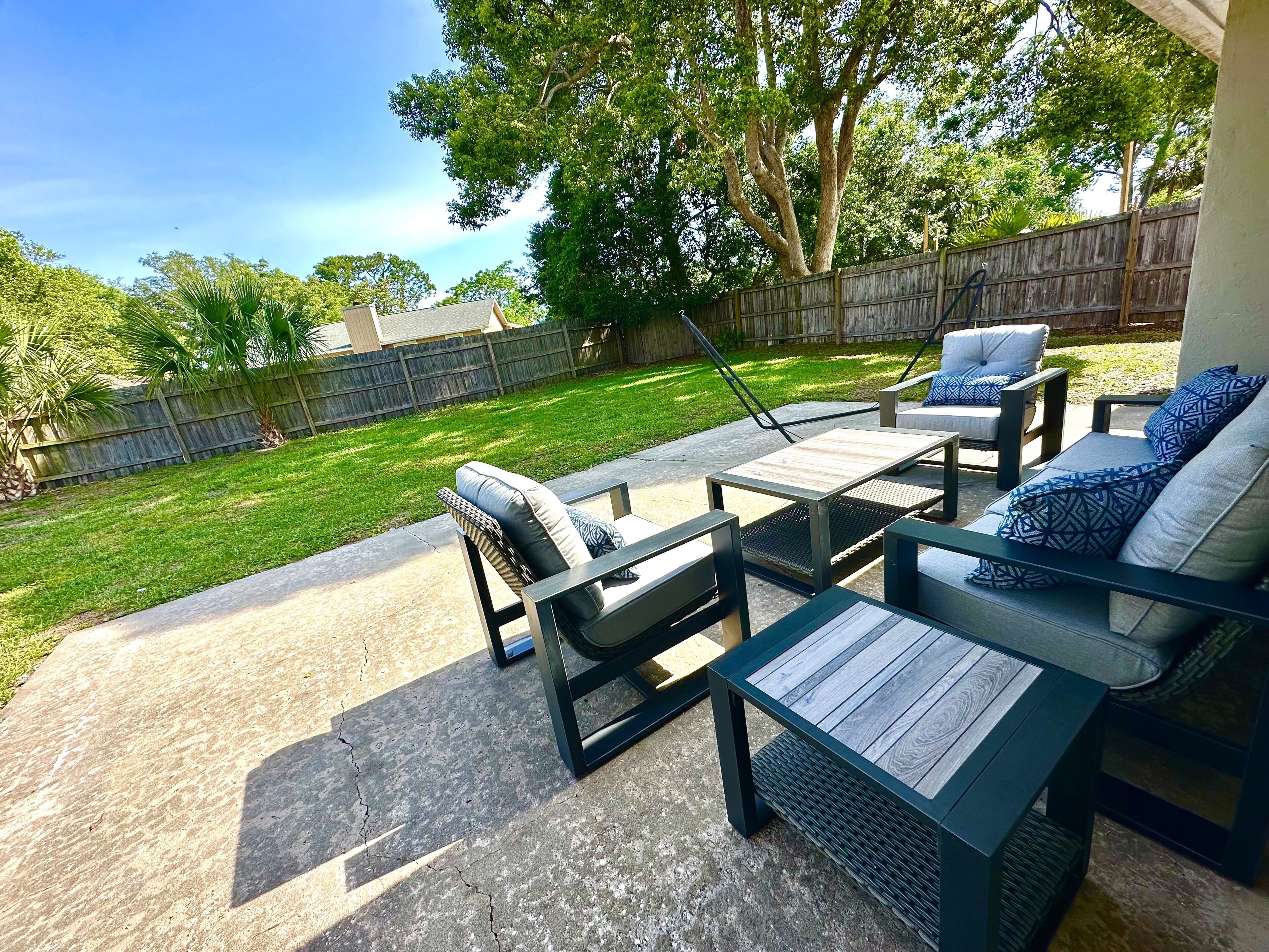 Light Grey Getaway under 2 miles to mayo, 4 miles to the beach