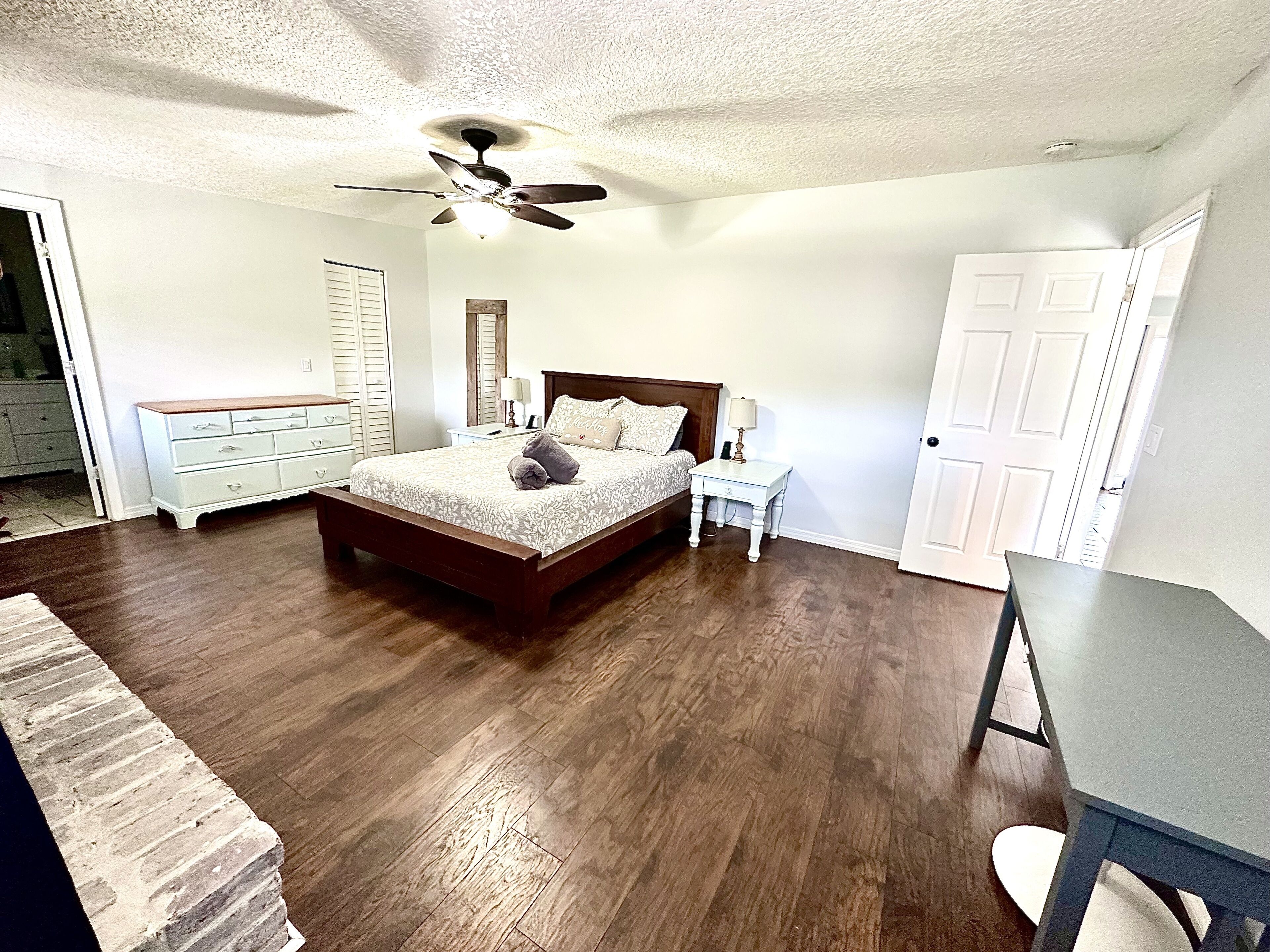 Light Grey Getaway under 2 miles to mayo, 4 miles to the beach