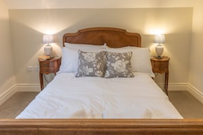 Apartment, 1 Bedroom | 1 bedroom, individually decorated, individually furnished, desk
