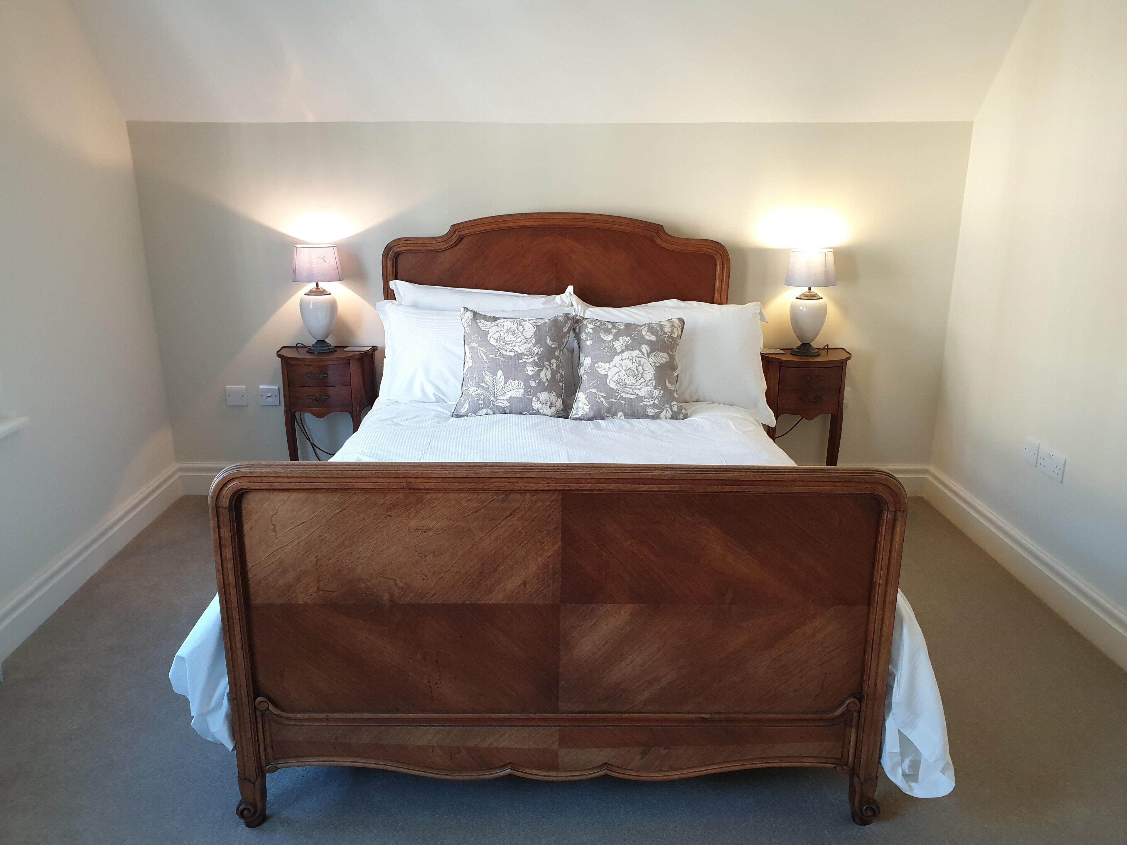 1 bedroom, individually decorated, individually furnished, desk