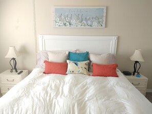 2 bedrooms, iron/ironing board, free WiFi, bed sheets - Crescent Beach Condo - Wonderful location! (Crescent Beach)