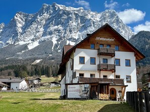 Exterior - Cozy vacation apartment for 2 - 6 people with sauna and ski room in the house (Ehrwald)
