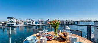 The Nordic House: vue mer, terrasse sur le toit, rampe de mise à l'eau, chaise de plage, sauna