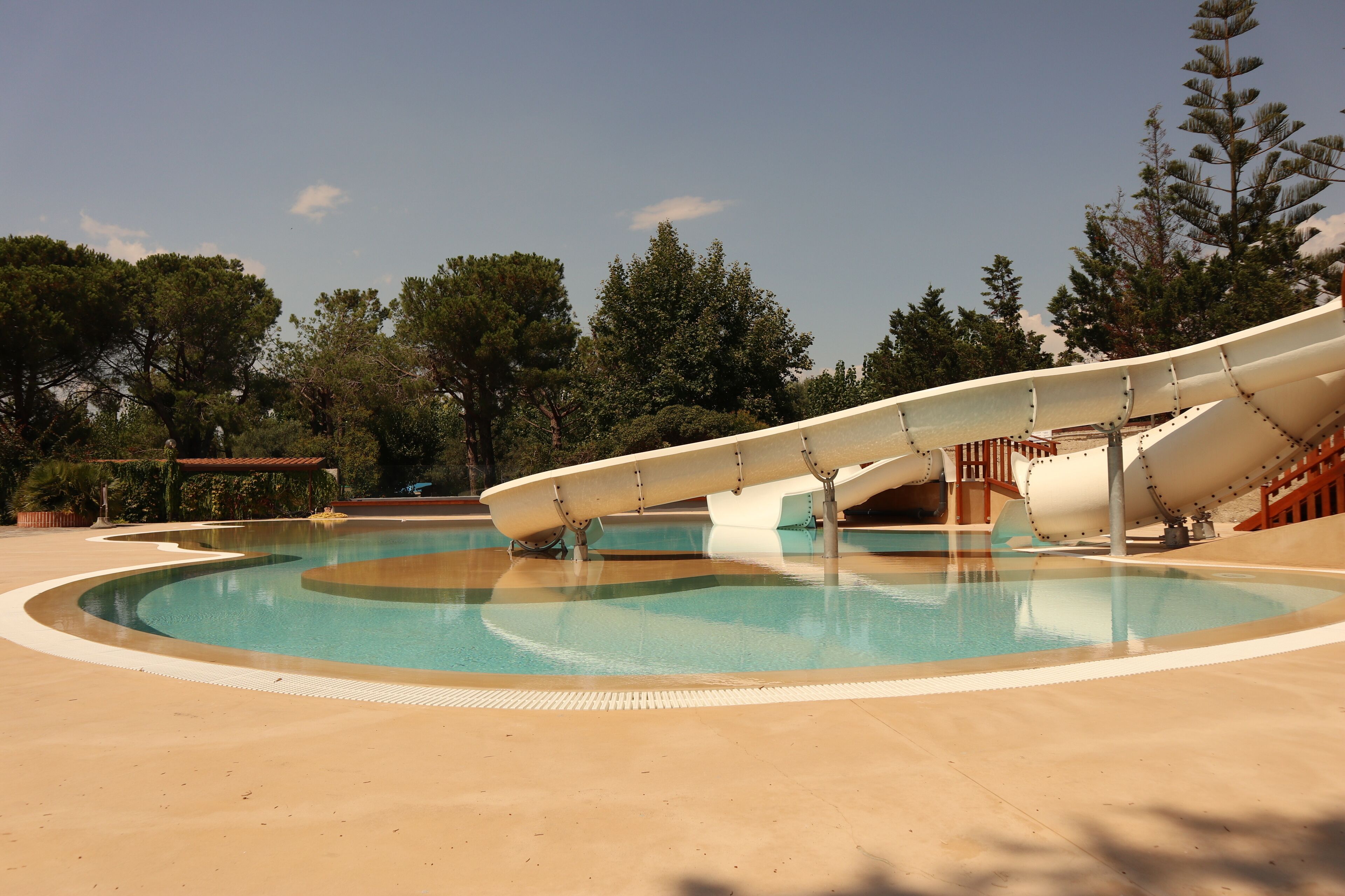 Piscine extérieure (ouverte en saison)