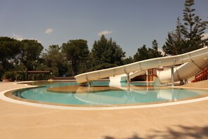 Piscine extérieure (ouverte en saison)