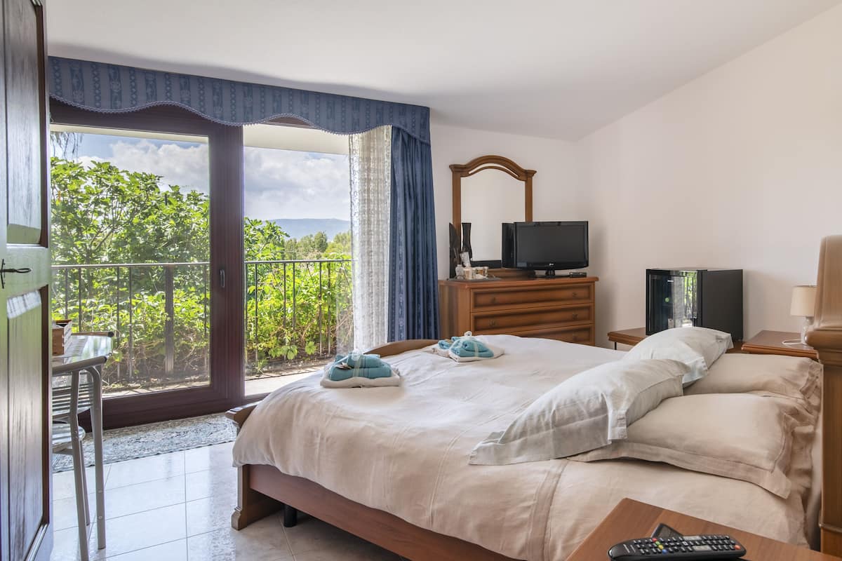 Deluxe Double Room, Non Smoking, Garden View (The Suite)