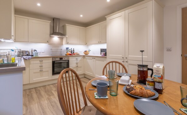 Cottage, 2 Bedrooms | Private kitchen | Full-size fridge, microwave, oven, stovetop - 71 Micklegate - Trinity Cottage (York)